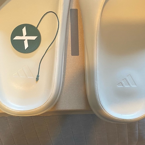 Yeezy slides pure size 11
